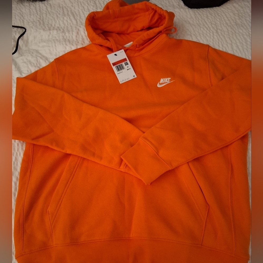 Nike Sportswear Club FleeceVibrant Orange Pullover Hoodie NWT Size Large